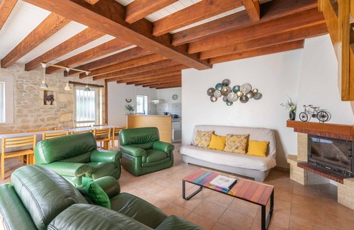 La Gripperie-Saint-Symphorien Casa | Casita de campo "Gite Oléron Piscine Intérieure" con jardín compartido y Wi-Fi