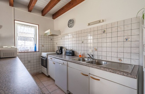 La Gripperie-Saint-Symphorien Casa | Casita de campo "Gite Oléron Piscine Intérieure" con jardín compartido y Wi-Fi