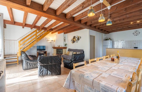 La Gripperie-Saint-Symphorien Casa | Gite de grupo con piscina interior, terraza privada, jardín privado y Wi-Fi