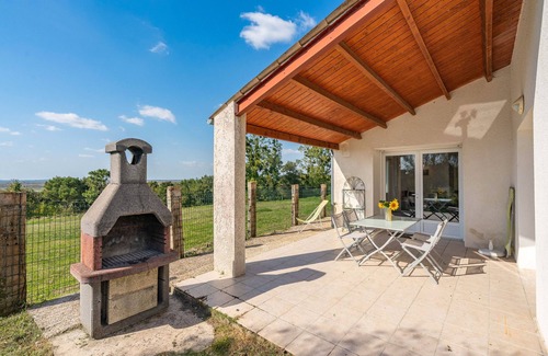 La Gripperie-Saint-Symphorien Casa | Gite de grupo con piscina interior, terraza privada, jardín privado y Wi-Fi