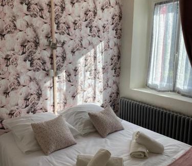 Saint-Maurice-de-Ventalon Hotel | Auberge Les Bastides