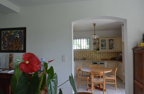 Saint-Laurent-de-la-Cabrerisse Casa | Casa unifamiliar climatizada con piscina y hermosa vista del pueblo