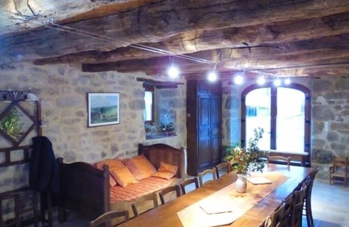 Saint-Symphorien-de-Thenieres Casa | Casa rural Saint-Symphorien-de-Thénières, 5 dormitorios, 12 personas