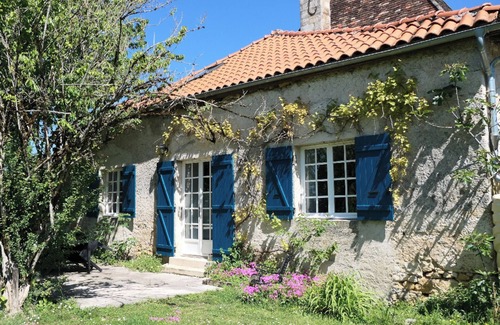 Sorges-et-Ligueux-en-Perigord Cabaña | Gîte - Le Viennois: This cozy luxury 1-6 person semi-detached gîte