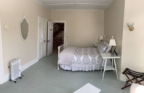 Saranac Lake Cama Y Desayuno | Franklin Manor - Queen Suite