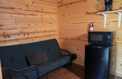 Sunrise Beach Cabina | Franky and Louies Pink Cabin 1