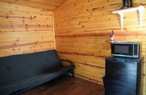 Sunrise Beach Cabina | Franky and Louies Blue Cabin 2