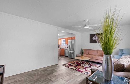 Frederick Casa | FREE Amenities 4Bd 2 Bath Oasis 8mins to Downtown