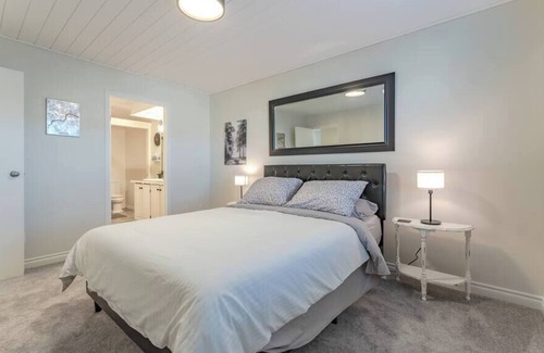 Inglewood Casa | FREE Banff Pass, Cozy 3BR, Sleeps 6 & RT Patio