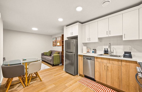 Calgary Condominio | Free Banff Pass Tranquil 2BR Retreat w/ Netflix