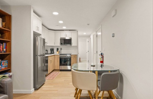 Calgary Condominio | Free Banff Pass Tranquil 2BR Retreat w/ Netflix