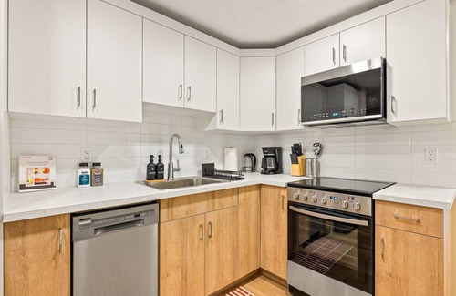 Calgary Condominio | Free Banff Pass Tranquil 2BR Retreat w/ Netflix