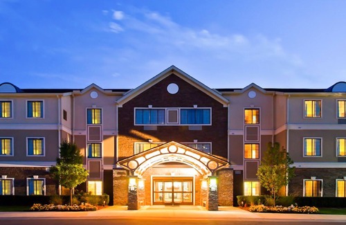 Novi Apartamento | Free Breakfast Buffet. Pool, Hot Tub & Gym Access!