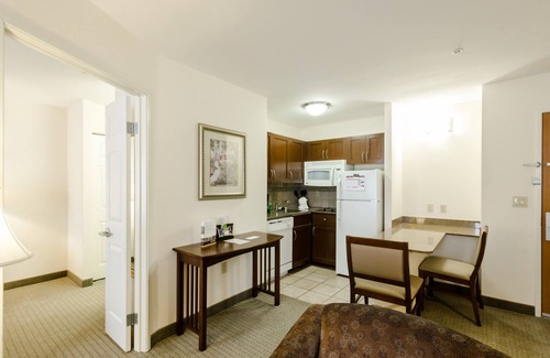 Montopolis Condominio | Desayuno gratis + Wi-Fi gratis + Piscina al aire libre | Cerca del aeropuerto de Austin