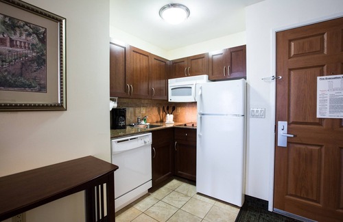 Montopolis Condominio | Desayuno gratis + Wi-Fi gratis + Piscina al aire libre | Cerca del aeropuerto de Austin