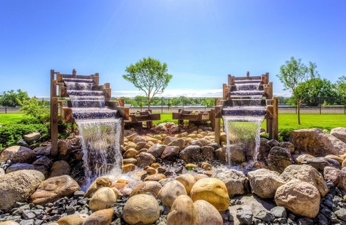Great Falls Apartamento | Desayuno gratis. Piscina cubierta y bañera de hidromasaje. En el río Missouri.