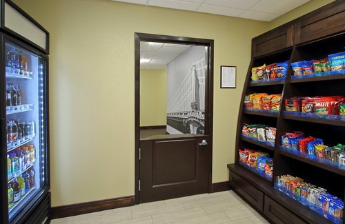 Odessa Condominio | Desayuno gratis. Piscina al aire libre. Gimnasio. ¡Cerca de la Cuenca Pérmica de la Universidad de Texas!