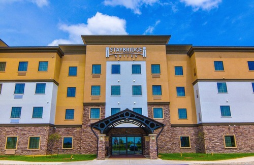 Lafayette Condominio | Desayuno gratis. Piscina. ¡A solo 5 millas de la Universidad de Purdue + ideal para grupos!