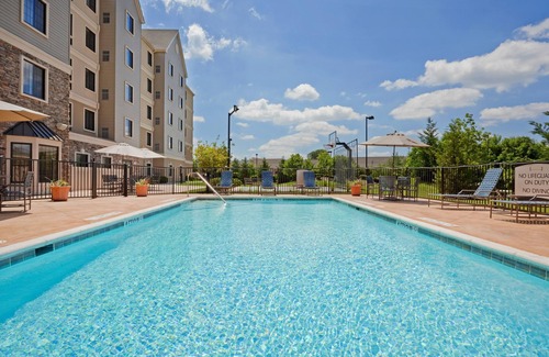 Concordville Apartamento | Free Breakfast. Seasonal Outdoor Pool. Gym. Near Longwood Gardens!