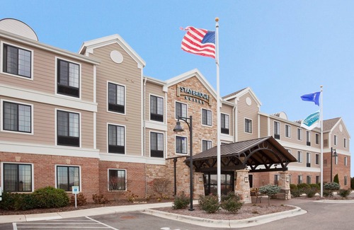 Oconomowoc Condominio | Free Breakfast. Suite Near Aurora Medical Center!