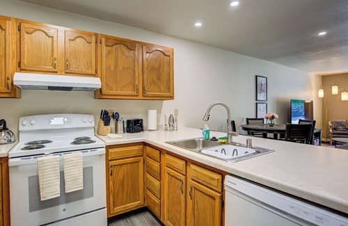 Madison Apartamento | Free Covered Parking & Laundry. Pets. Dishwasher.