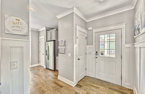 Folly Field Casa | Free Heated Pool | 3 Blocks to the Beach | Elevator