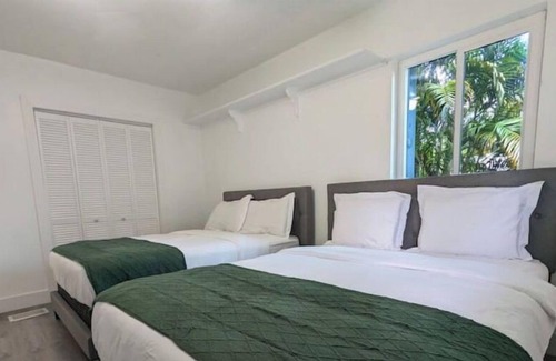 Biscayne Park Casa | FREE NIGHT in Miami Tropical Escape