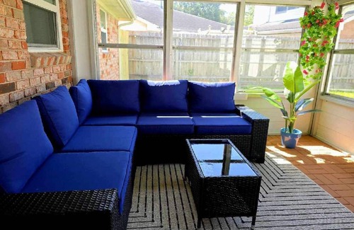 Southeast Houston Casa | FREE NIGHT! Sleeps 20, Private Pool, Hot Tub