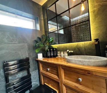 Bedford Casa | Free Parking 11 Guests Family&Contractors Bedford