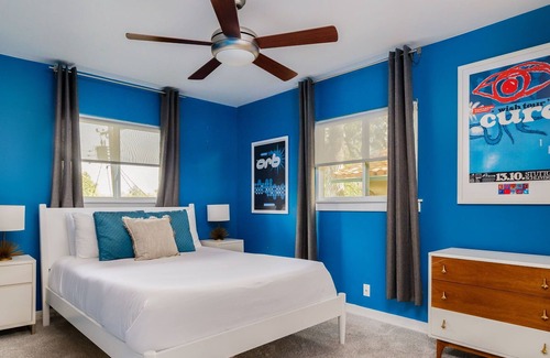 Parker Lane Casa | Free Parking, 2br, East Riverside - Aqua Blue
