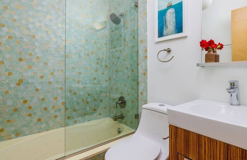 Parker Lane Casa | Free Parking, 2br, East Riverside - Aqua Blue