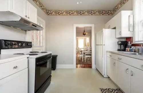 Danville Casa | FREE Parking!! 5★ Amenities! 1 Gig WIFI! DOWNTOWN!
