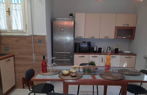 Capannori Apartamento | FREE PARKING, AIR CONDITIONED AND WI-FI 2 STEPS FROM HISTORIC VILLAS