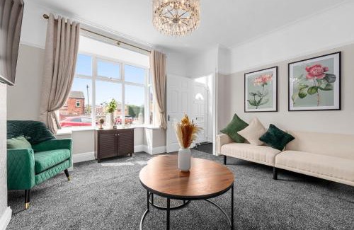 Wigan Apartamento | Free Parking Stunning 3Bedroom Home In Wigan