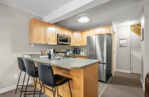 East Kootenay Apartamento | Free Spirit | Ski-In/Out | Hot Pools | Toby Chair