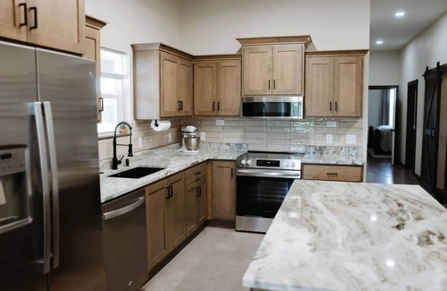 Rogersville Casa | Freedom Quartersnn~Farm Setting~