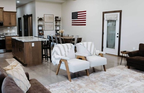 Rogersville Casa | Freedom Quartersnn~Farm Setting~