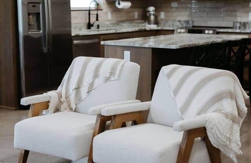 Rogersville Casa | Freedom Quartersnn~Farm Setting~