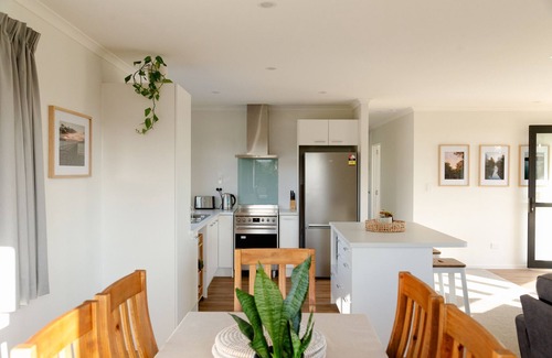 Omapere Casa | Freese Cottage, Omapere (views of the stunning Hokianga Harbour)