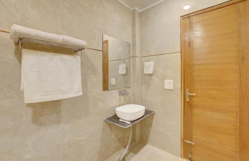 Noida Apartamento | Freesia 3-BHK Apartment With Common Gaming Zone Near Popular Malls