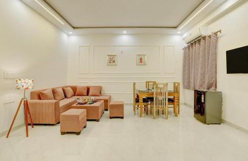 Noida Apartamento | Freesia 3-BHK Apartment With Common Gaming Zone Near Popular Malls