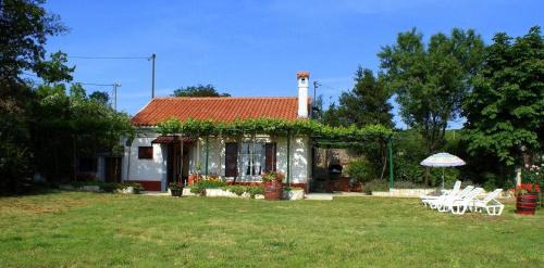 Salakovci Casa | Freistehendes Haus Violeta Mit Weitläufigen Garten