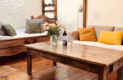 Villefranche-du-Perigord Cabaña | French Holiday rental in the Périgord. XVIII th Century stone farmhouse.