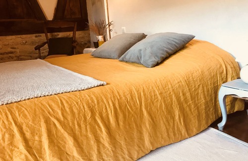 Villefranche-du-Perigord Cabaña | French Holiday rental in the Périgord. XVIII th Century stone farmhouse.