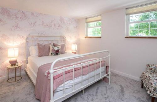 Warsaw Casa | French Riviera-Style Country Waterfront Cottage