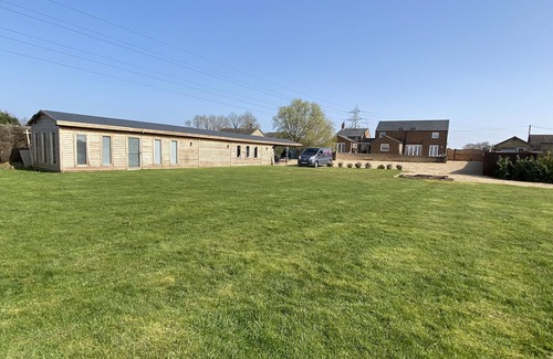 Spalding Casa | French Themed 2-bed Cottage on the Norfolk Wash