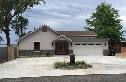 Shreveport Casa | Casa fresca y contemporánea del lago con cocina gourmet y 2 botes