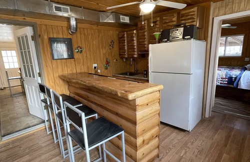 Camdenton Casa | Fresh decor short walk to dock/ swim/ boat side tie