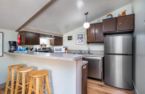 Bear Valley Apartamento | Fresh Remodel and Dog Friendly - CS#92