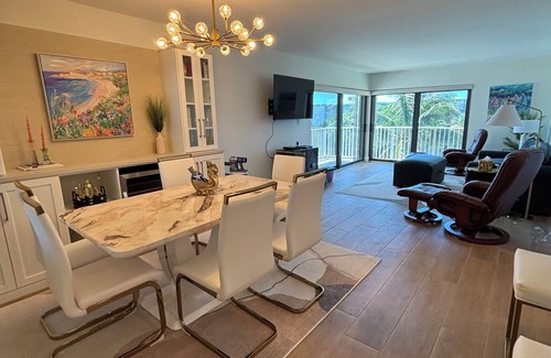 Central Beach Condominio | Freshly Renovated in 2025! Cozy 2-bedroom Condo with Ocean Views in Vero Beach